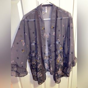 Xhilaration floral kimono
